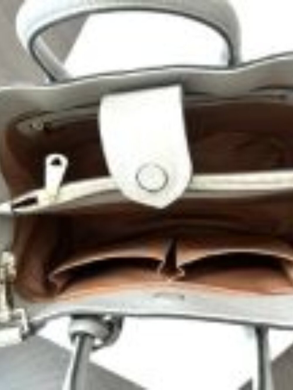 Aspinal of London Midi London Tote – Light Grey Pebbled Leather - Picture 10 of 11